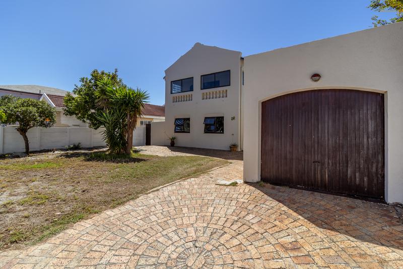 4 Bedroom Property for Sale in Fairways Western Cape